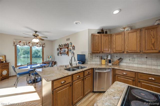 4071 Chevron Drive, Highland, MI 48356