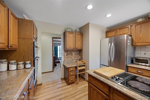 4071 Chevron Drive, Highland, MI 48356