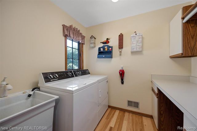 4071 Chevron Drive, Highland, MI 48356