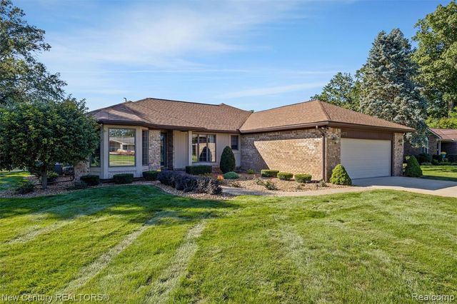 4071 Chevron Drive, Highland, MI 48356
