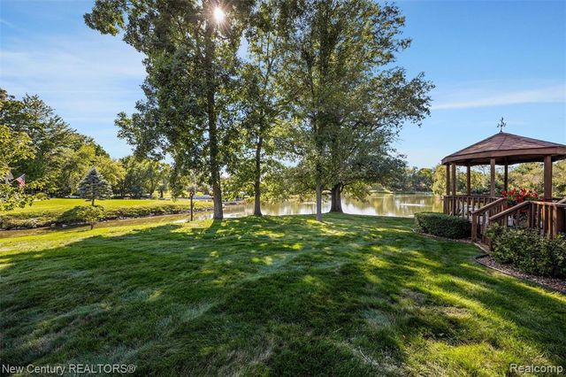 4071 Chevron Drive, Highland, MI 48356