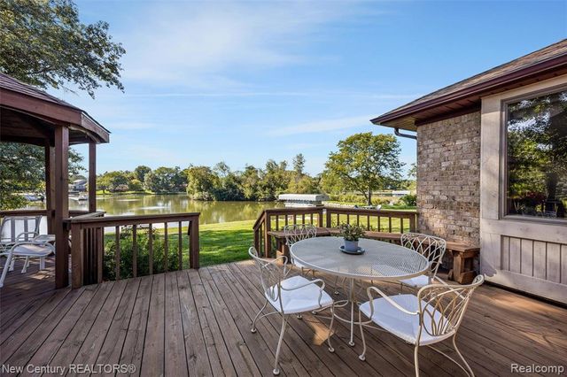 4071 Chevron Drive, Highland, MI 48356