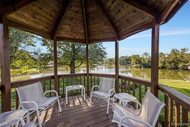4071 Chevron Drive, Highland, MI 48356