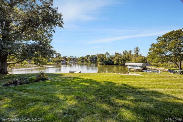 4071 Chevron Drive, Highland, MI 48356