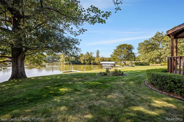 4071 Chevron Drive, Highland, MI 48356