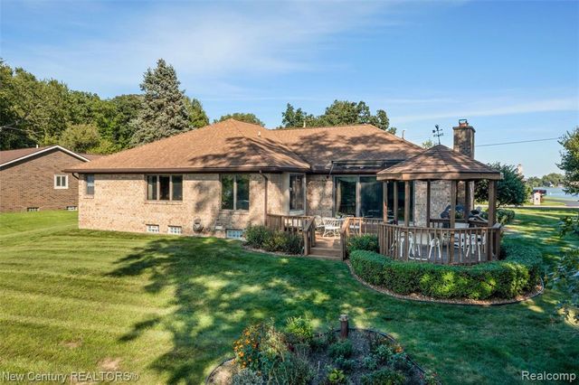 4071 Chevron Drive, Highland, MI 48356