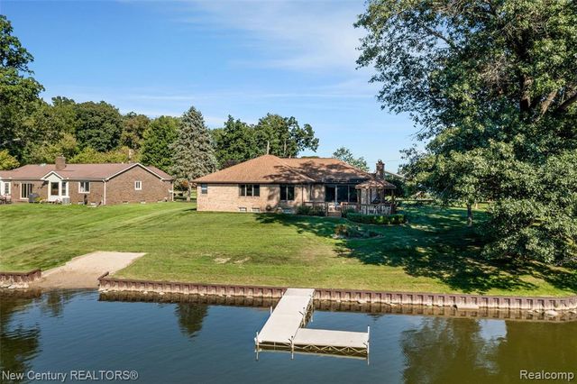 4071 Chevron Drive, Highland, MI 48356