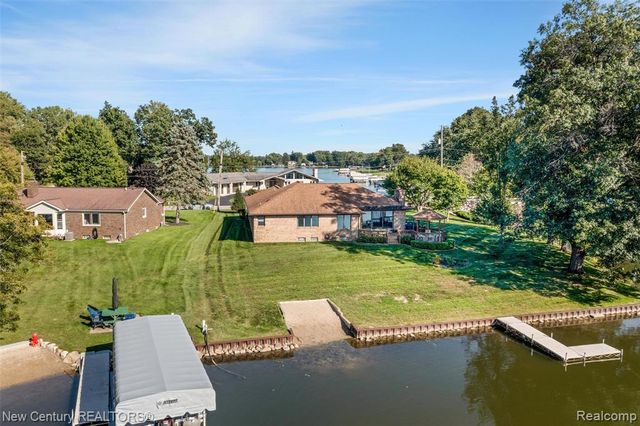 4071 Chevron Drive, Highland, MI 48356
