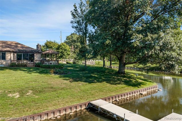 4071 Chevron Drive, Highland, MI 48356
