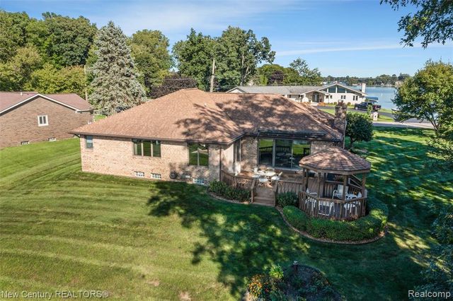 4071 Chevron Drive, Highland, MI 48356