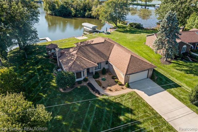 4071 Chevron Drive, Highland, MI 48356