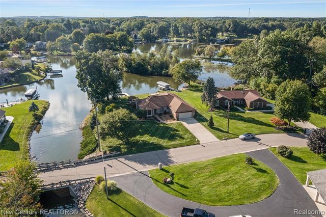 4071 Chevron Drive, Highland, MI 48356