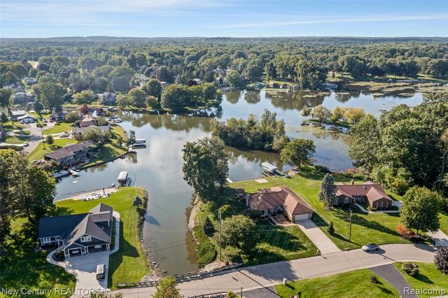 4071 Chevron Drive, Highland, MI 48356