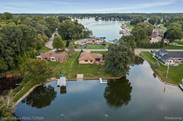 4071 Chevron Drive, Highland, MI 48356