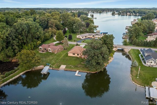 4071 Chevron Drive, Highland, MI 48356
