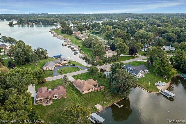 4071 Chevron Drive, Highland, MI 48356