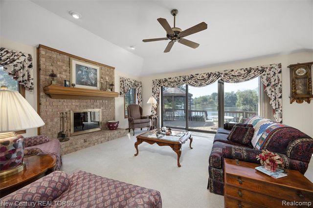 4071 Chevron Drive, Highland, MI 48356