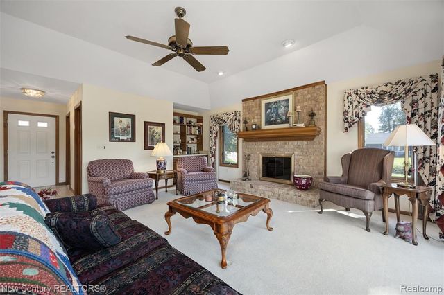 4071 Chevron Drive, Highland, MI 48356