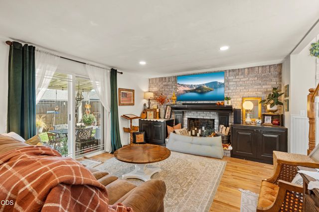 667 Rose Valley Court, Central Point, OR 97502