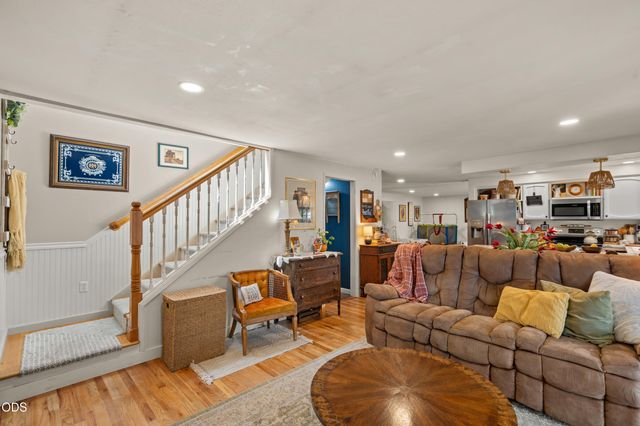 667 Rose Valley Court, Central Point, OR 97502
