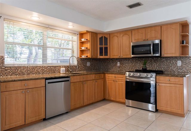 9470 Atlantic St, Miramar, FL 33025