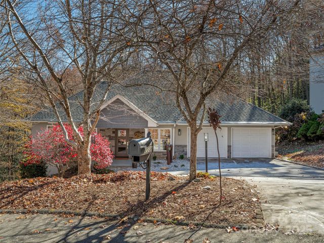2508 Carriage Falls Court, Hendersonville, NC 28791