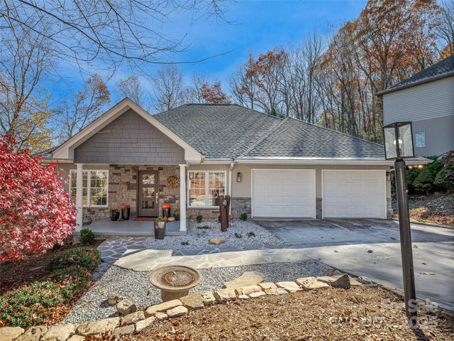 2508 Carriage Falls Court, Hendersonville, NC 28791
