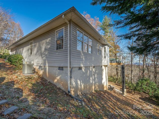 2508 Carriage Falls Court, Hendersonville, NC 28791