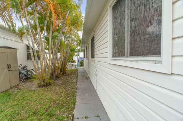202 N Ibis S, Briny Breezes, FL 33435