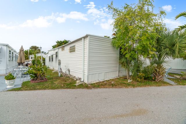 202 N Ibis S, Briny Breezes, FL 33435