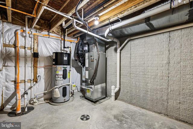 2810 TOWN VIEW CIR, New Windsor, MD 21776