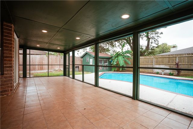 6321 Kristin Dr, Corpus Christi, TX 78414