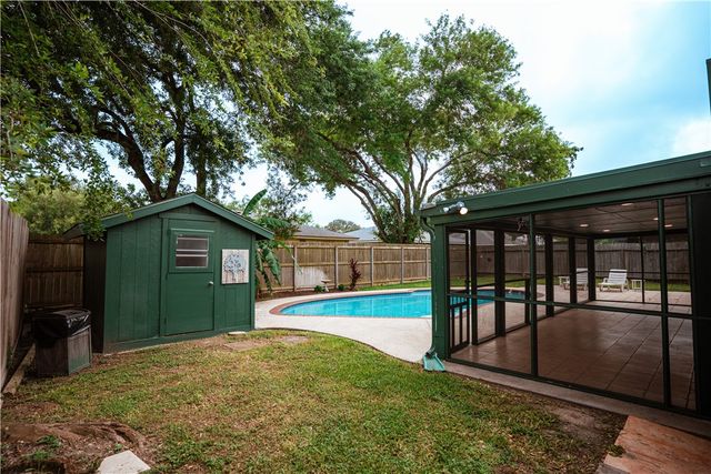 6321 Kristin Dr, Corpus Christi, TX 78414