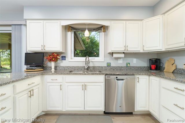 9201 Burning Tree Drive, Grand Blanc, MI 48439