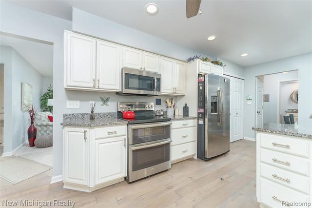 9201 Burning Tree Drive, Grand Blanc, MI 48439