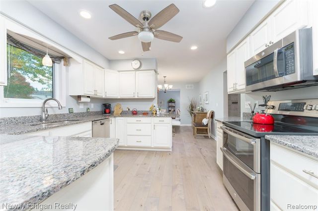 9201 Burning Tree Drive, Grand Blanc, MI 48439