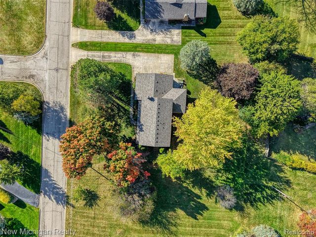 9201 Burning Tree Drive, Grand Blanc, MI 48439