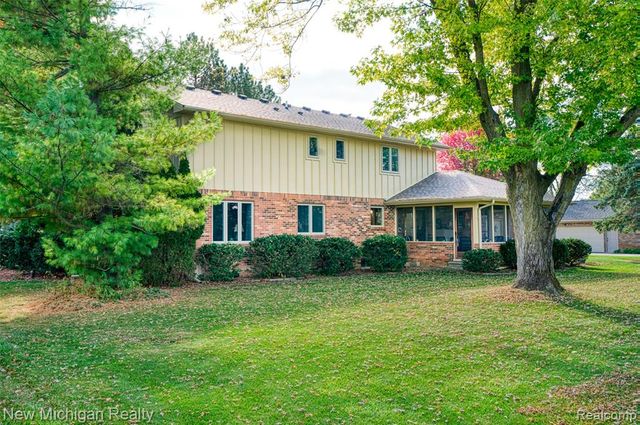9201 Burning Tree Drive, Grand Blanc, MI 48439