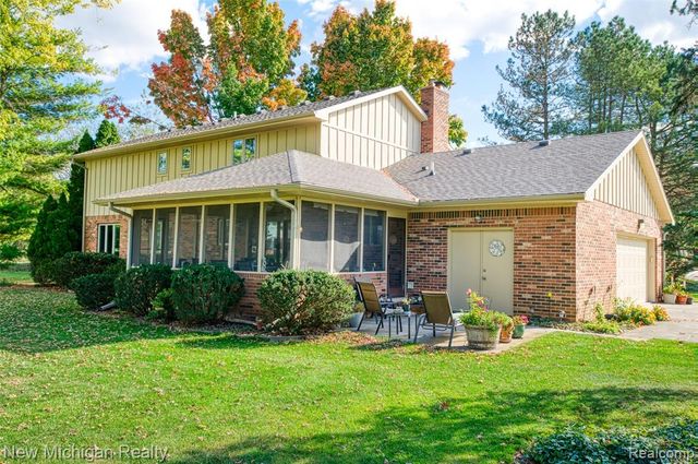 9201 Burning Tree Drive, Grand Blanc, MI 48439