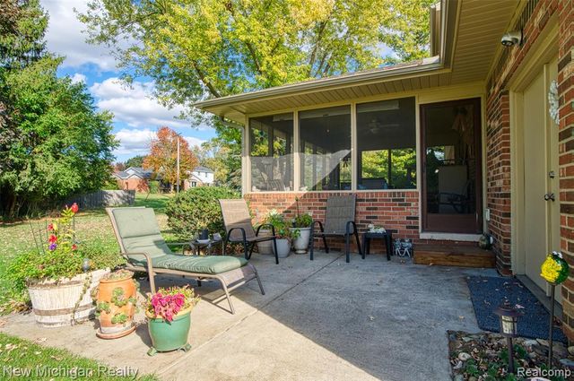 9201 Burning Tree Drive, Grand Blanc, MI 48439