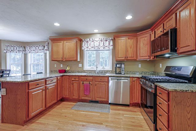 91 Edgewood Ave, Haverhill, MA 01832