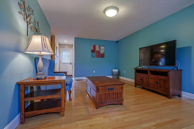 91 Edgewood Ave, Haverhill, MA 01832