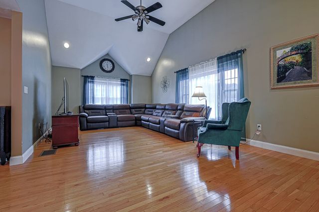 91 Edgewood Ave, Haverhill, MA 01832