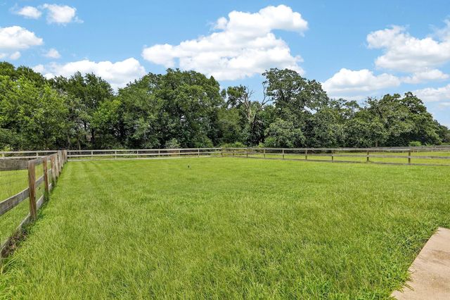4001 Golden Eagle Drive, Bryan, TX 77808
