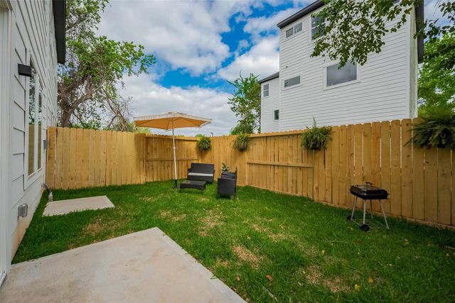 778 Mansfield St, Houston, TX 77091