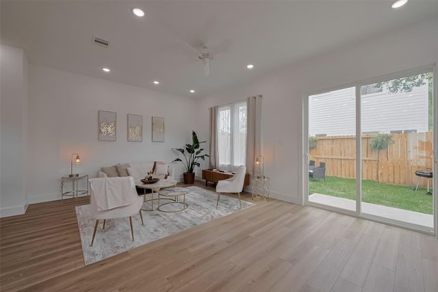 778 Mansfield St, Houston, TX 77091