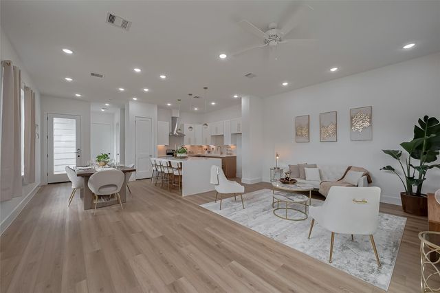 778 Mansfield St, Houston, TX 77091