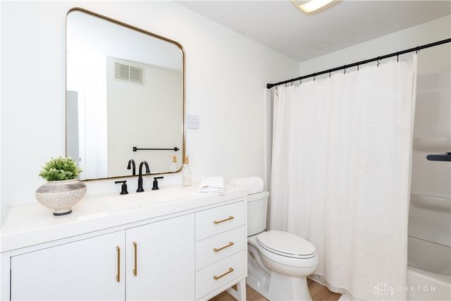 319 Orchard Drive, Oakwood, OH 45419