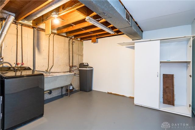 319 Orchard Drive, Oakwood, OH 45419