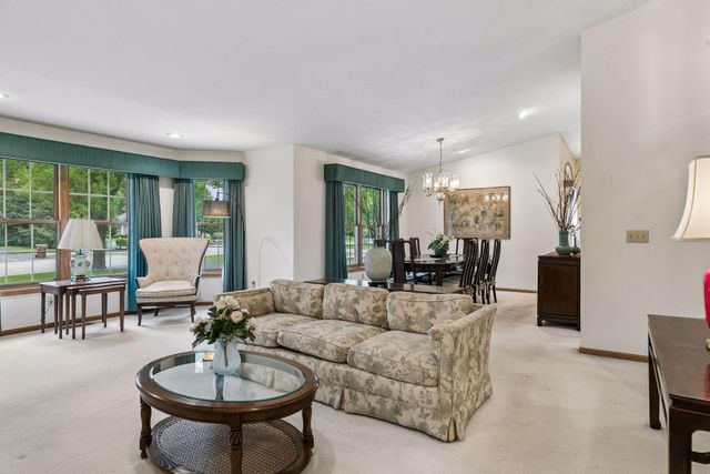 1724 Donegal Drive, Woodbury, MN 55125
